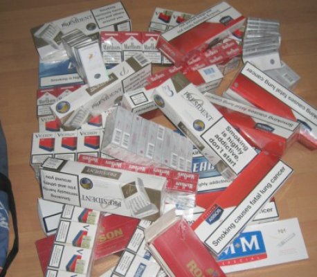 Mii de ţigarete netimbrate, confiscate la bordul unei nave